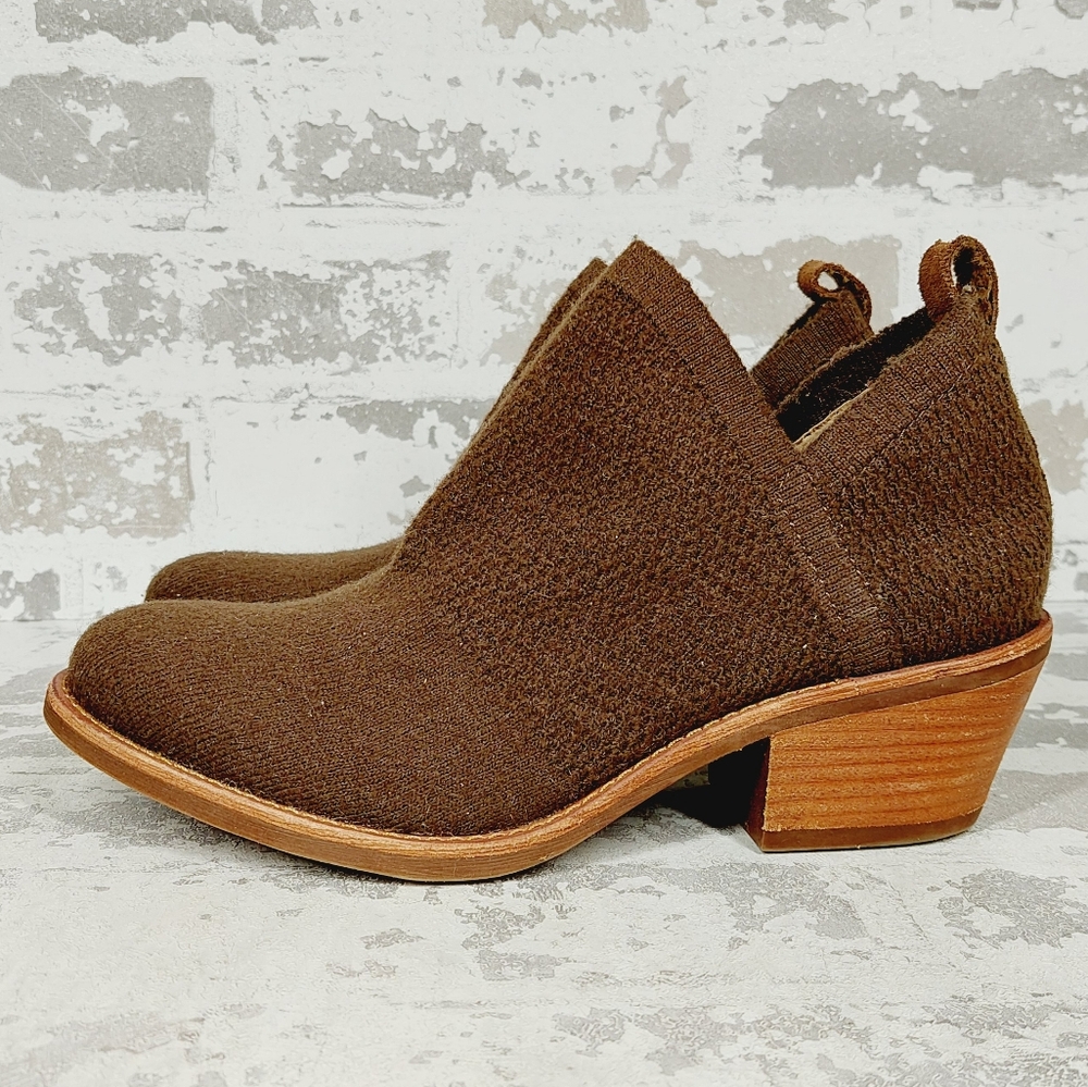 New Sofft Arvada Knit Comfort Pull on Stack Heel Brown Booties K445